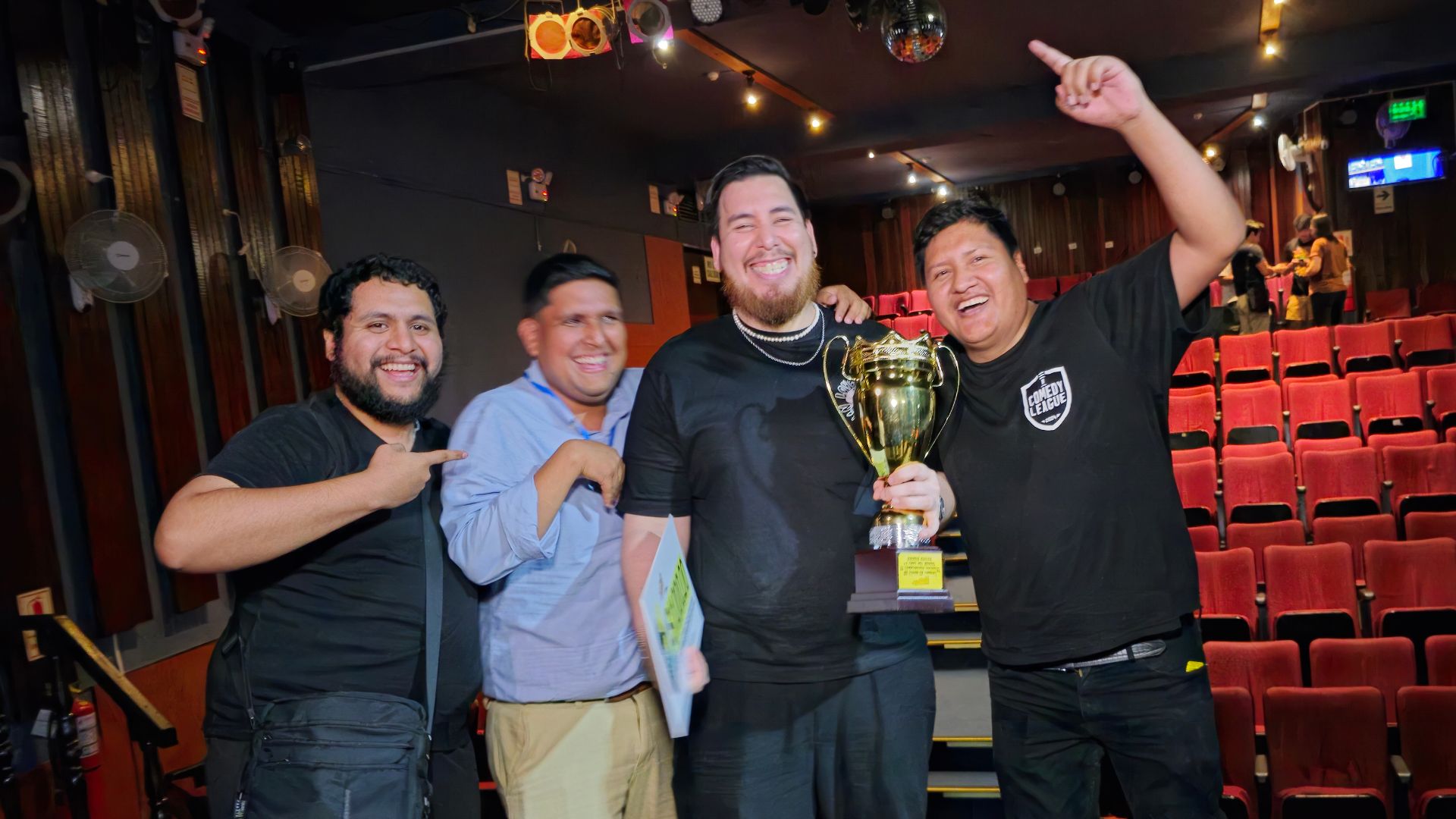 Asombrosos - Colectivo de Stand Up Comedy en Lima, Perú